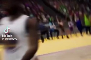 美国网友用游戏恶搞：第一视角追防库里，是种什么样的感觉？